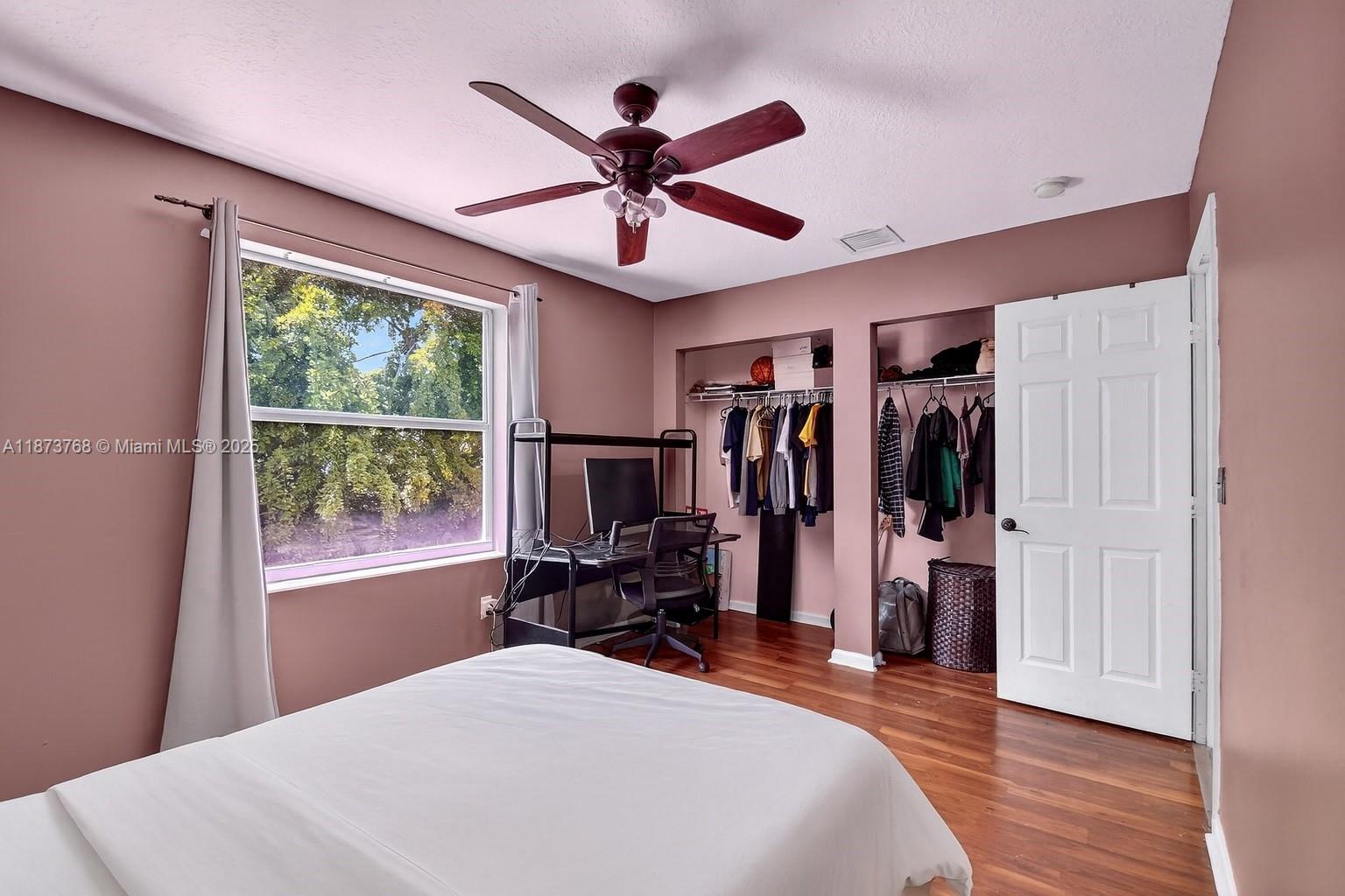 1579 5 / 3 2693 sq. ft. $ 2025-10-11 0 Photo