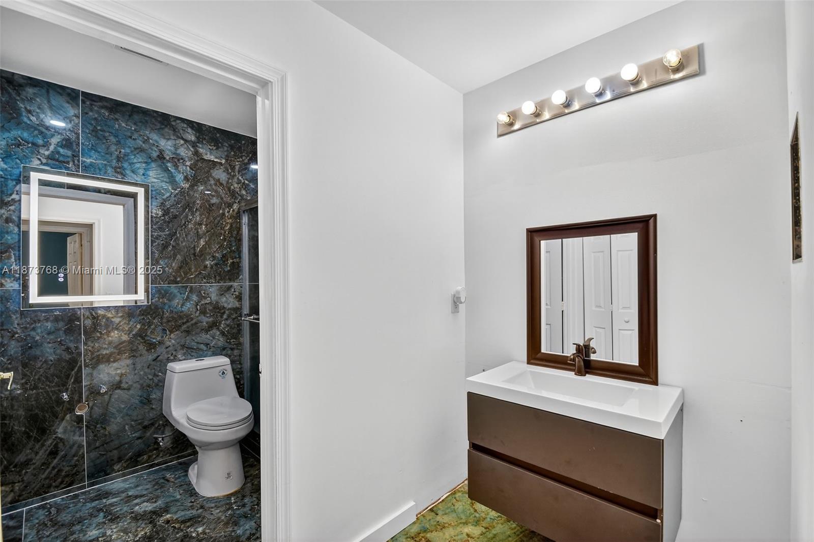 1579 5 / 3 2693 sq. ft. $ 2025-10-11 0 Photo