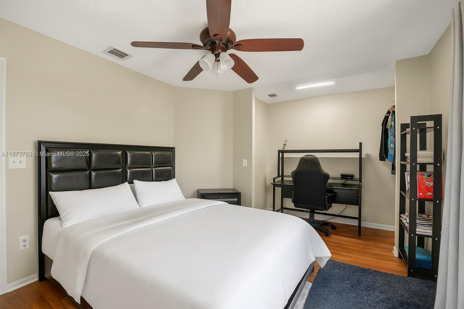 1579 5 / 3 2693 sq. ft. $ 2025-10-11 0 Photo