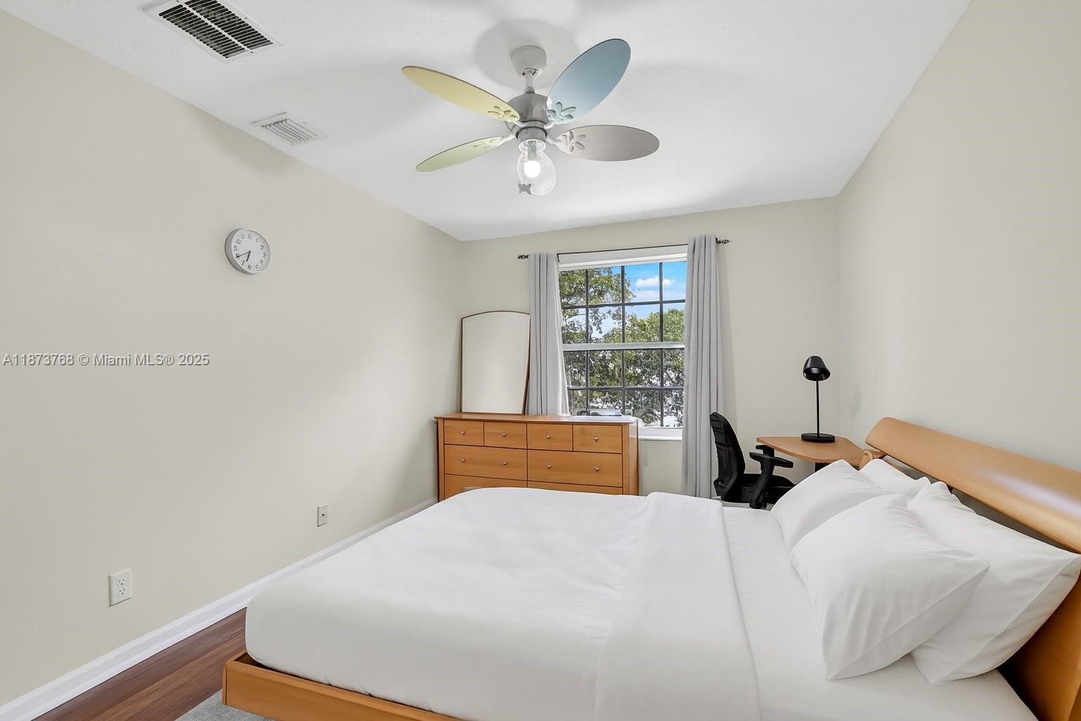 1579 5 / 3 2693 sq. ft. $ 2025-10-11 0 Photo