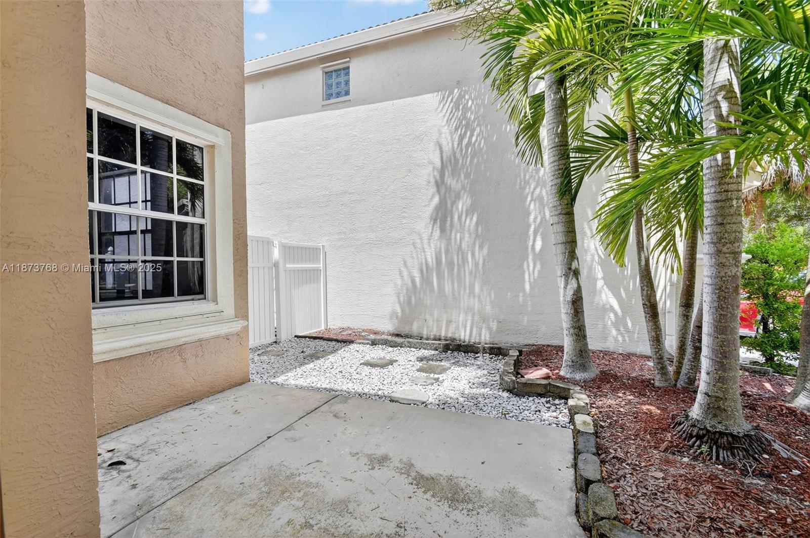 1579 5 / 3 2693 sq. ft. $ 2025-10-11 0 Photo