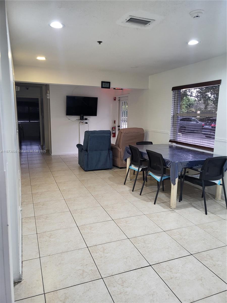 See details / sq. ft. $ 2025-09-07 0 Photo