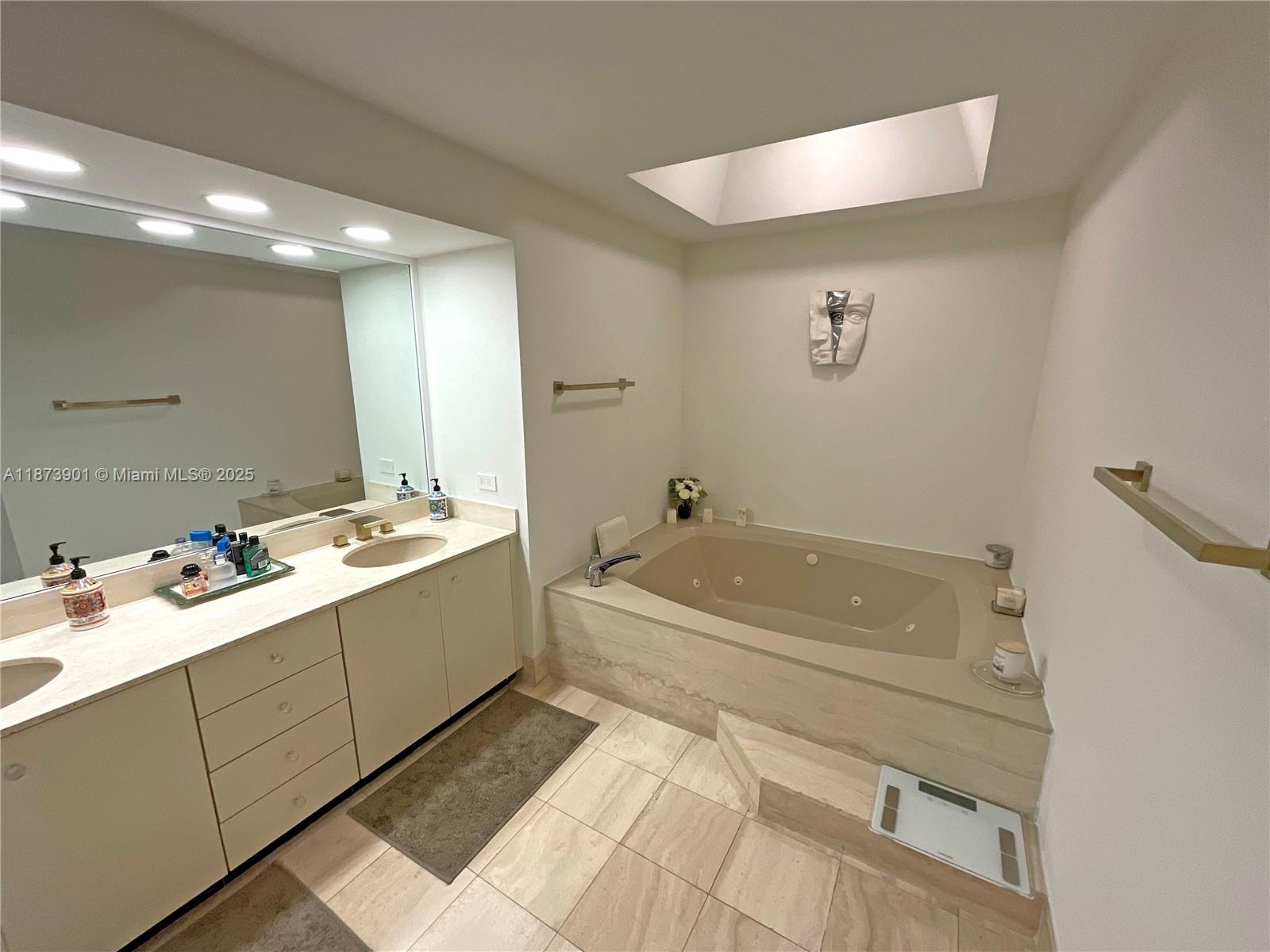 Photo of 20191 Country Club Dr  #1903, Aventura, Florida, 33180 - 