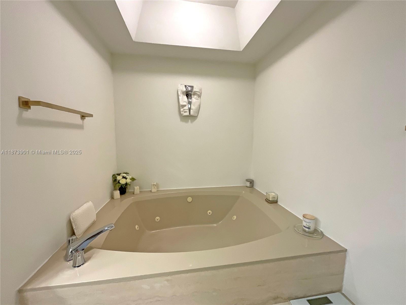 Photo of 20191 Country Club Dr  #1903, Aventura, Florida, 33180 - 