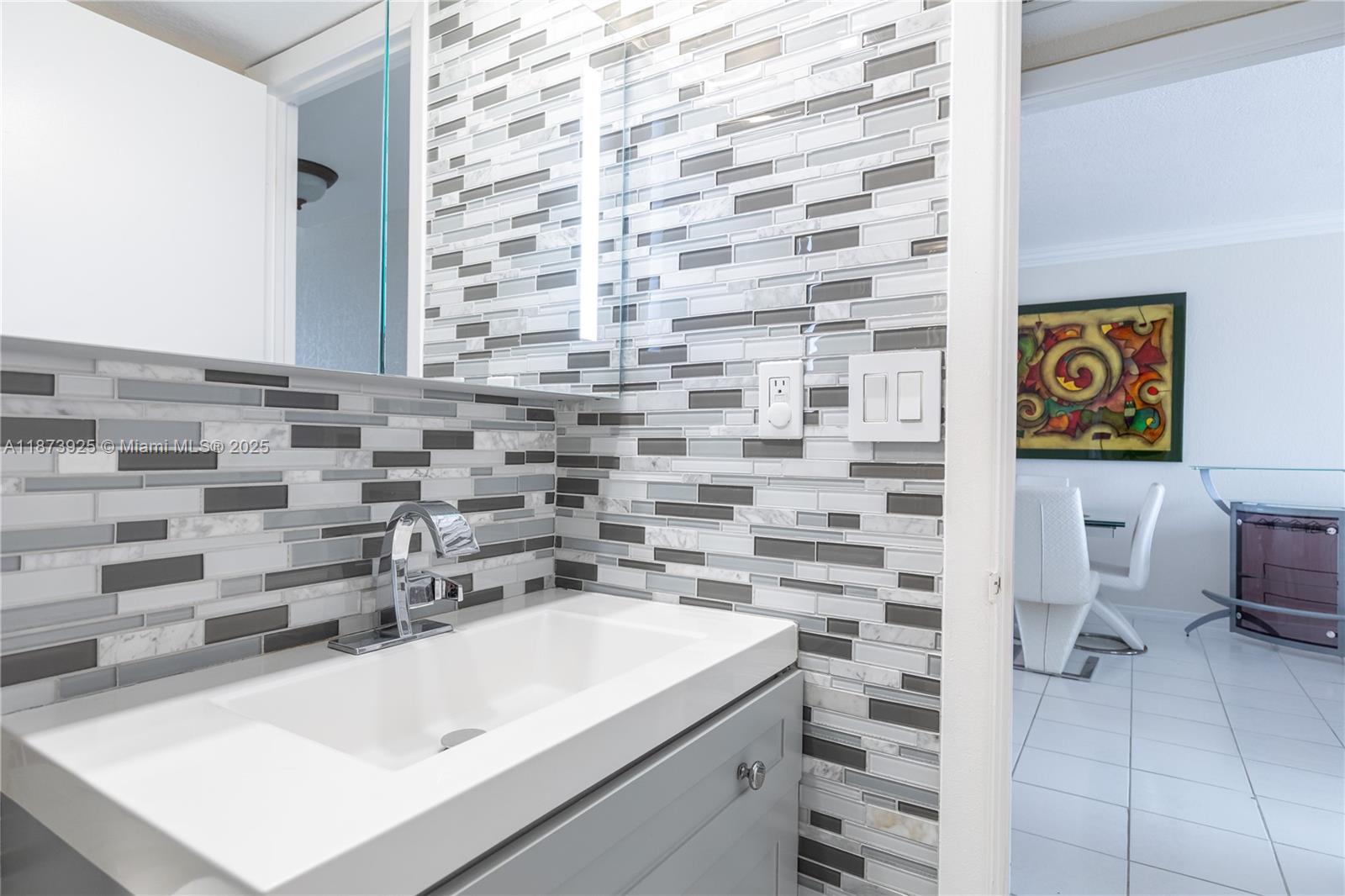 See details 22L 1 / 2 870 sq. ft. $ 2025-09-07 0 Photo
