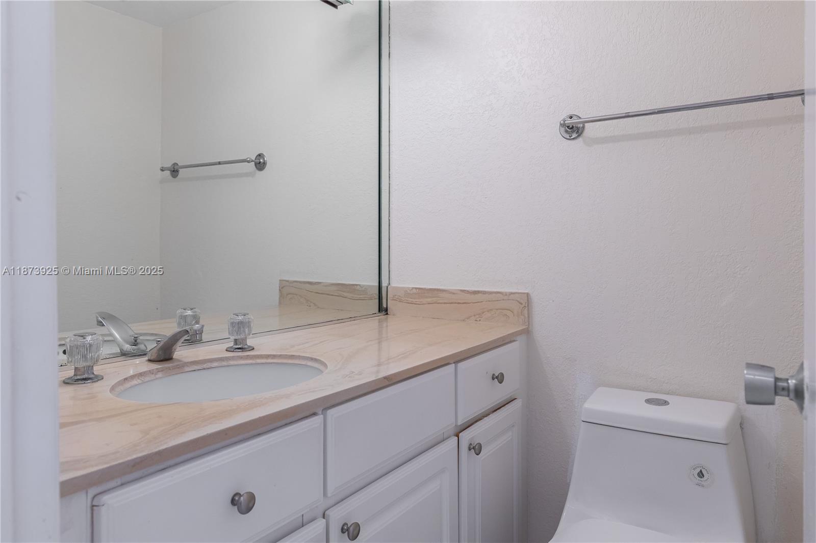 See details 22L 1 / 2 870 sq. ft. $ 2025-09-07 0 Photo