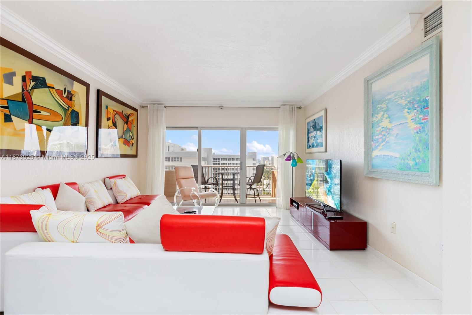 See details 22L 1 / 2 870 sq. ft. $ 2025-09-07 0 Photo