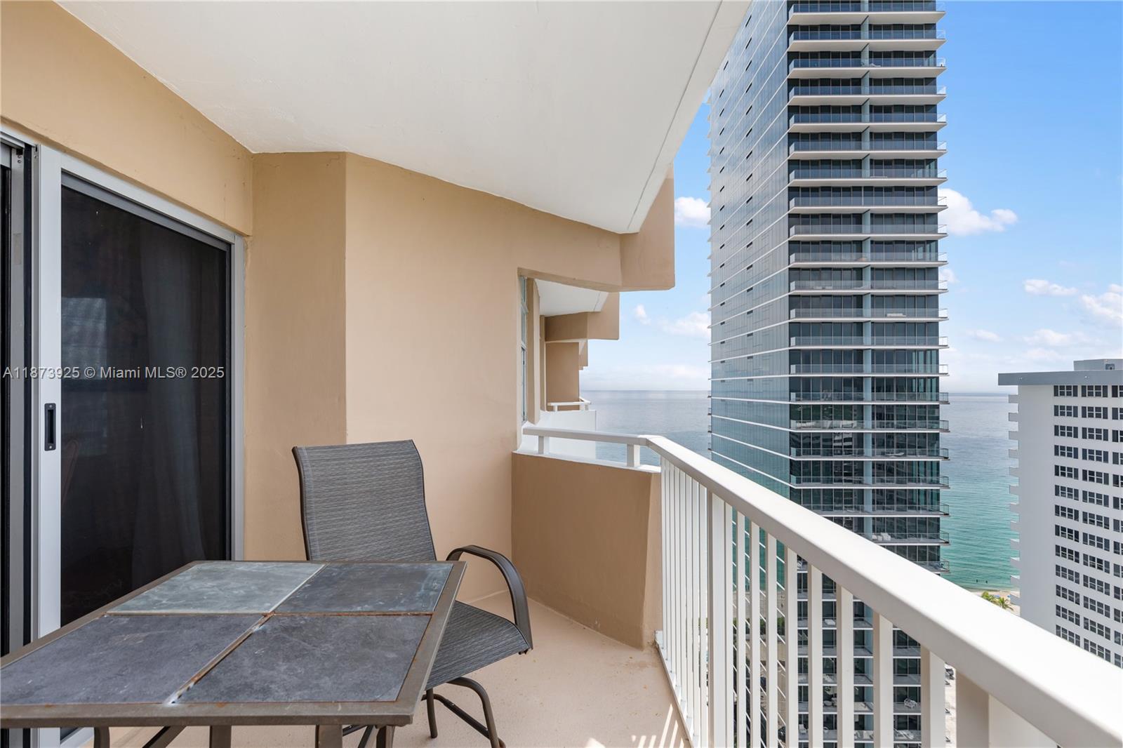 See details 22L 1 / 2 870 sq. ft. $ 2025-09-07 0 Photo