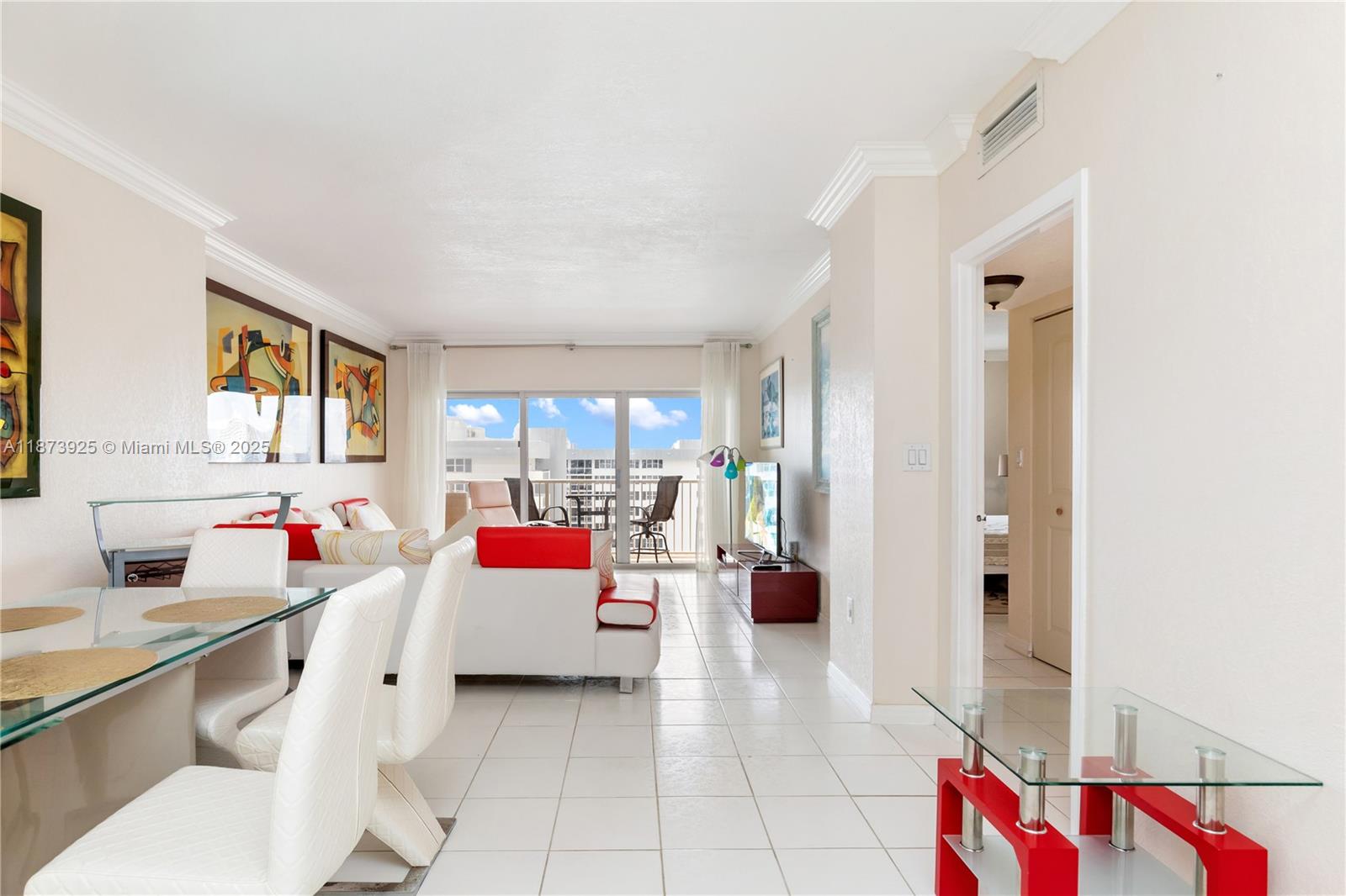 See details 22L 1 / 2 870 sq. ft. $ 2025-09-07 0 Photo