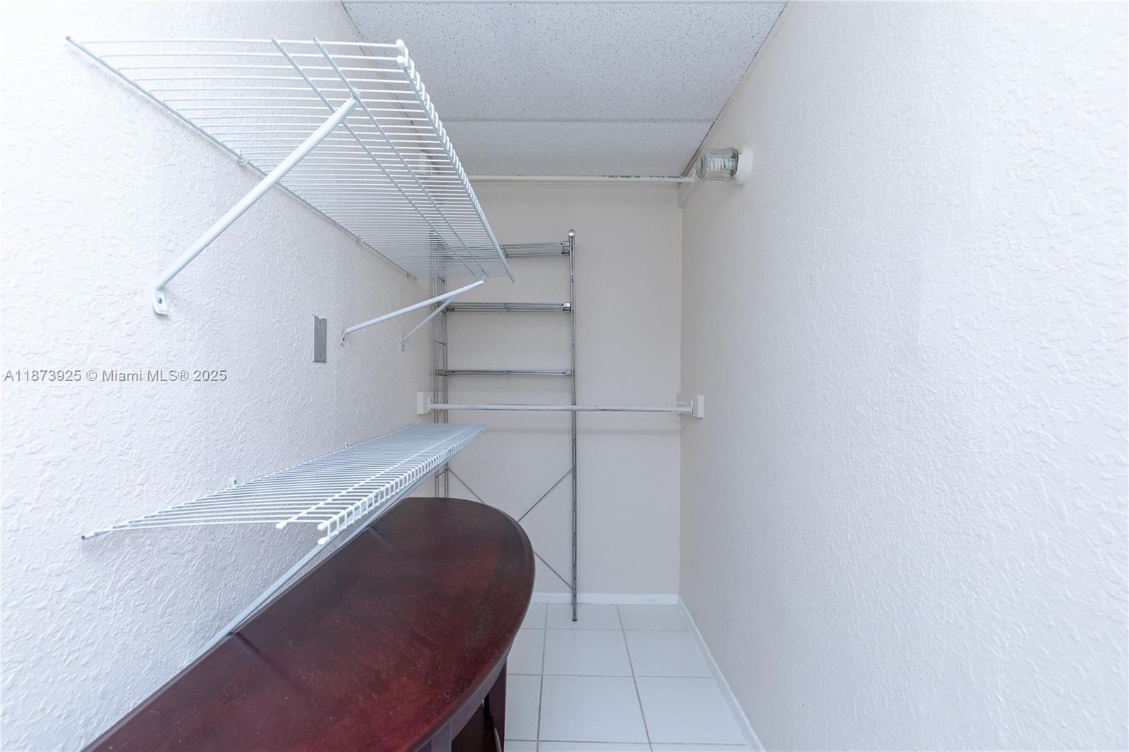 See details 22L 1 / 2 870 sq. ft. $ 2025-09-07 0 Photo
