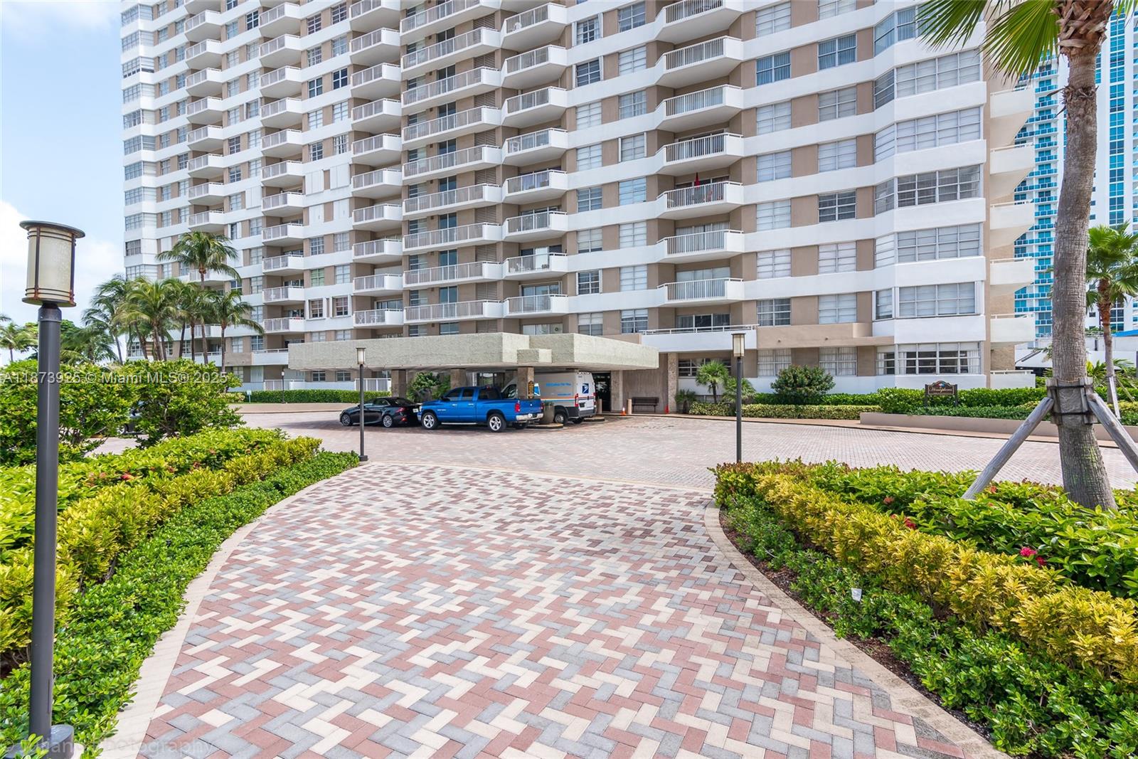 See details 22L 1 / 2 870 sq. ft. $ 2025-09-07 0 Photo