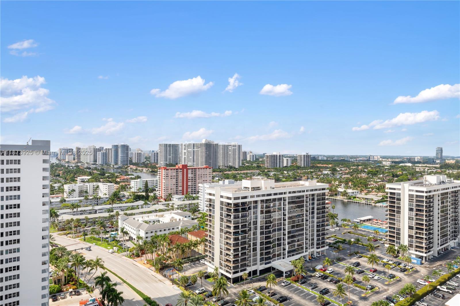 See details 22L 1 / 2 870 sq. ft. $ 2025-09-07 0 Photo