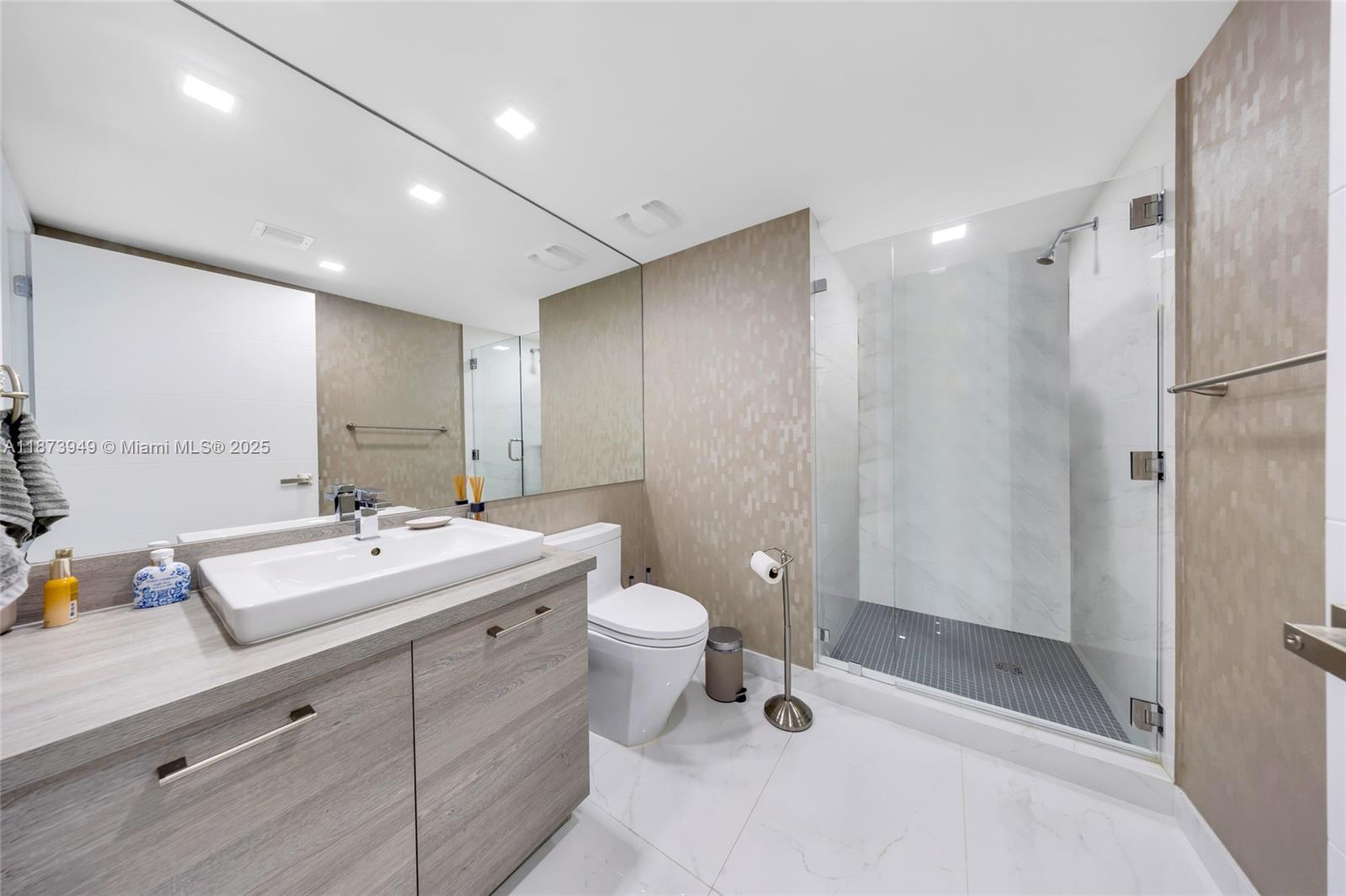Photo of 400 Sunny Isles Blvd  #1603, Sunny Isles Beach, Florida, 33160 - Guest Bathroom