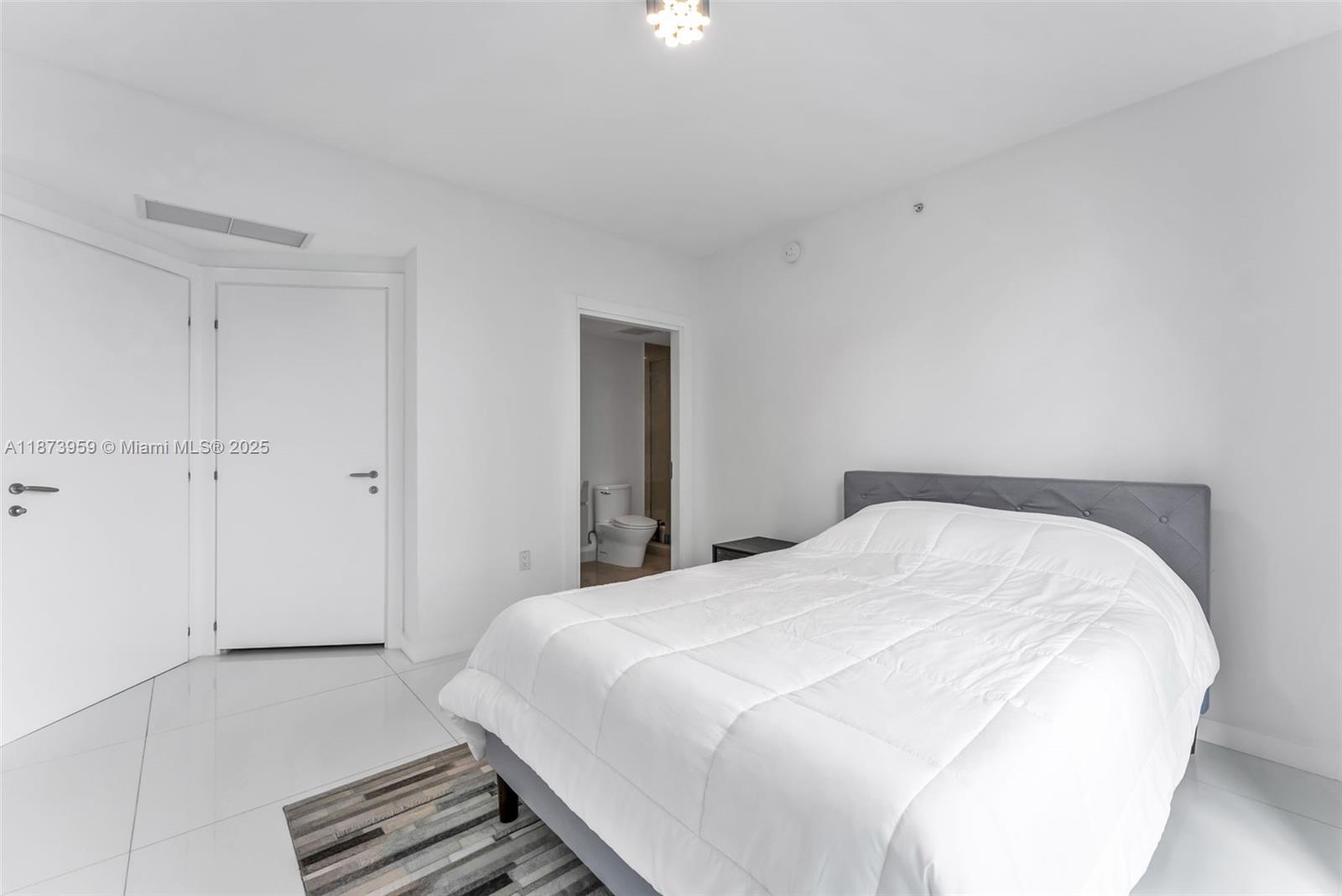 See details 3601 2 / 3 1539 sq. ft. $ 2025-09-07 0 Photo