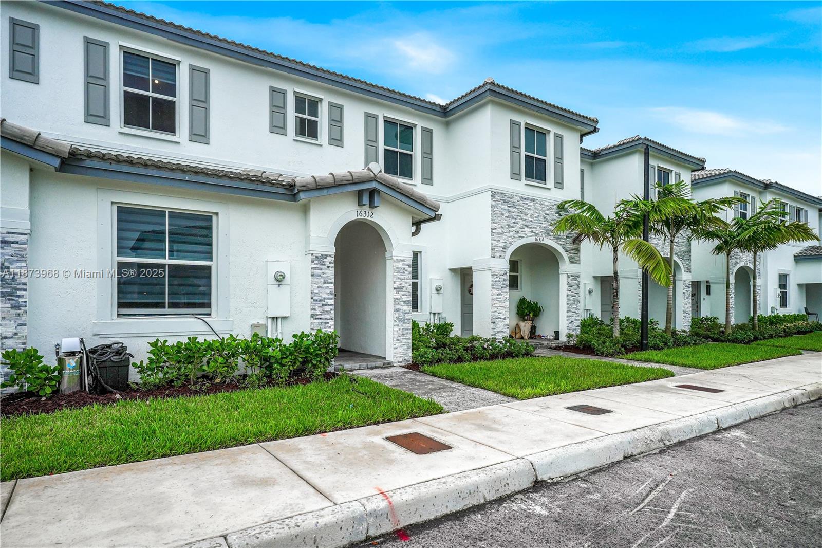 Ver detalles 16312 3 / 3 1328 sq. ft. $ 2025-09-07 0 foto