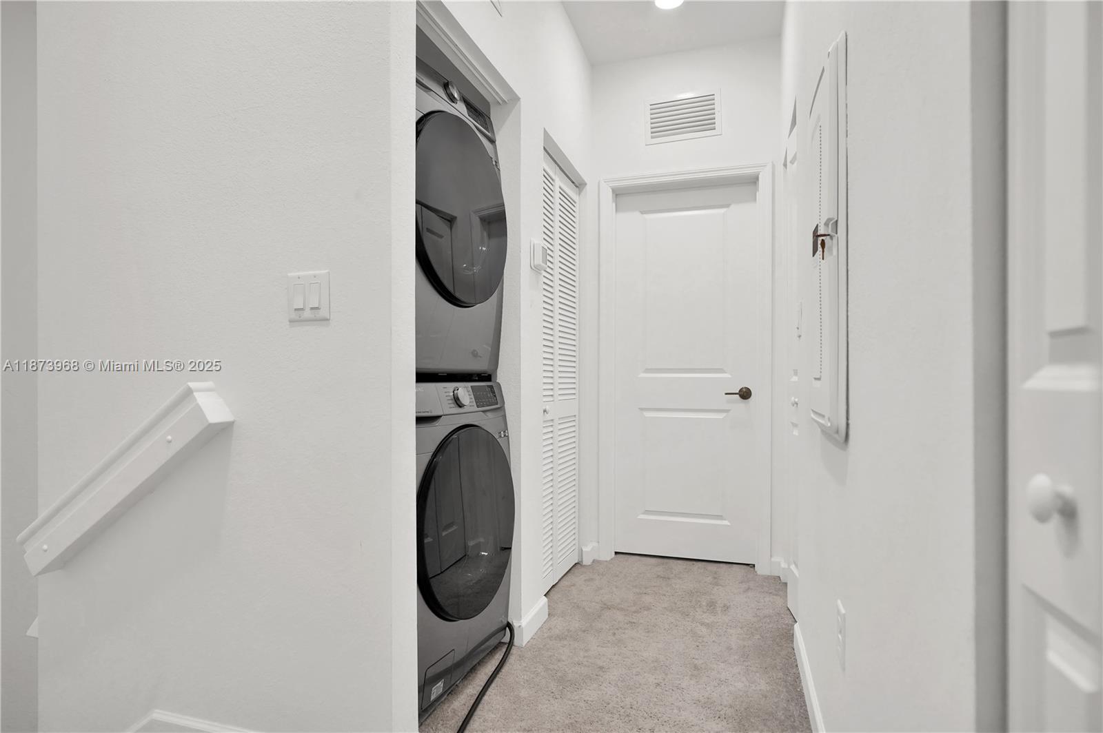 Ver detalles 16312 3 / 3 1328 sq. ft. $ 2025-09-07 0 foto