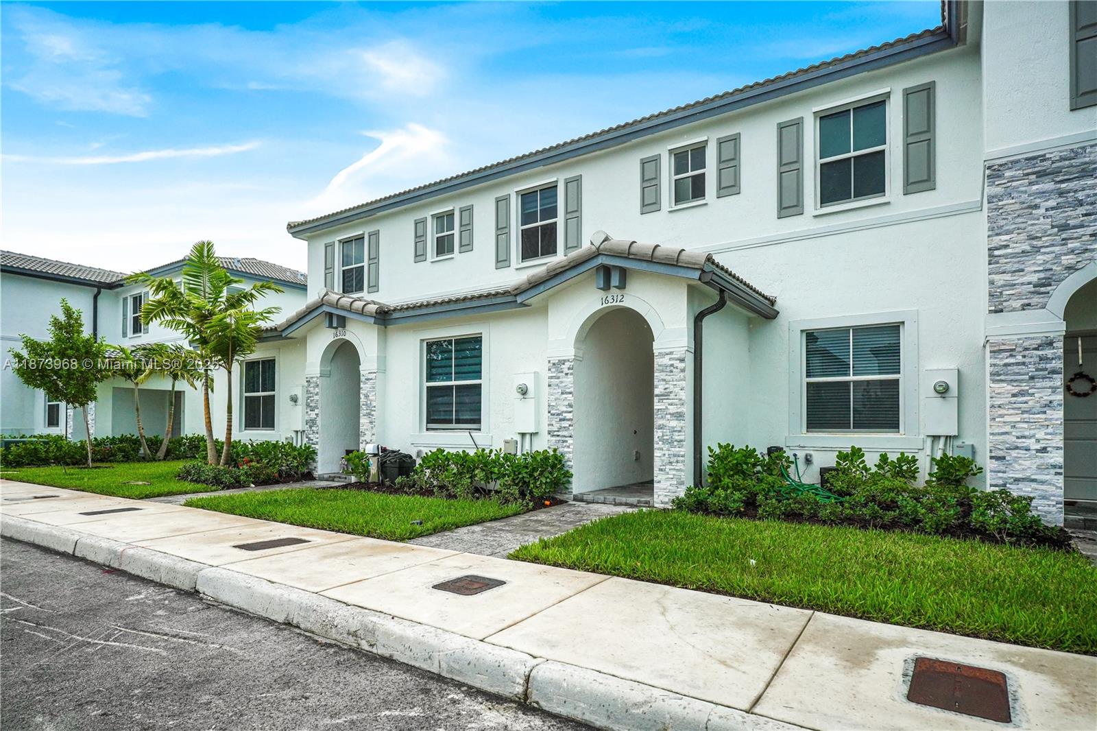 Ver detalles 16312 3 / 3 1328 sq. ft. $ 2025-09-07 0 foto