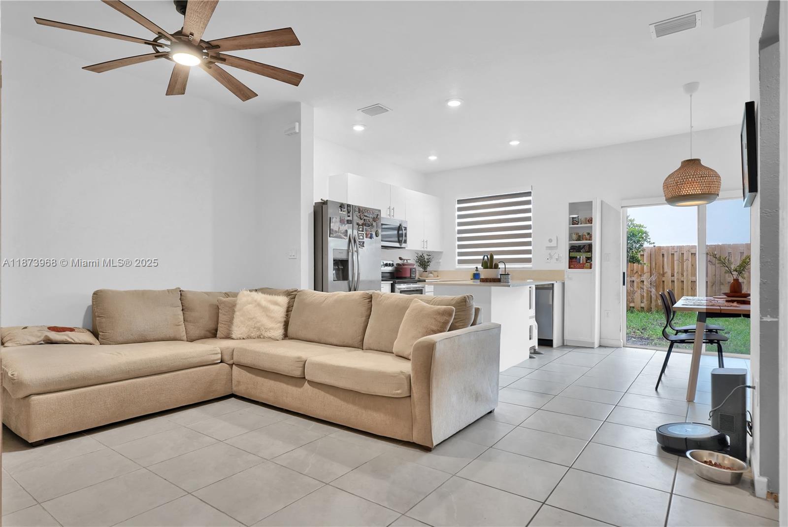 Ver detalles 16312 3 / 3 1328 sq. ft. $ 2025-09-07 0 foto