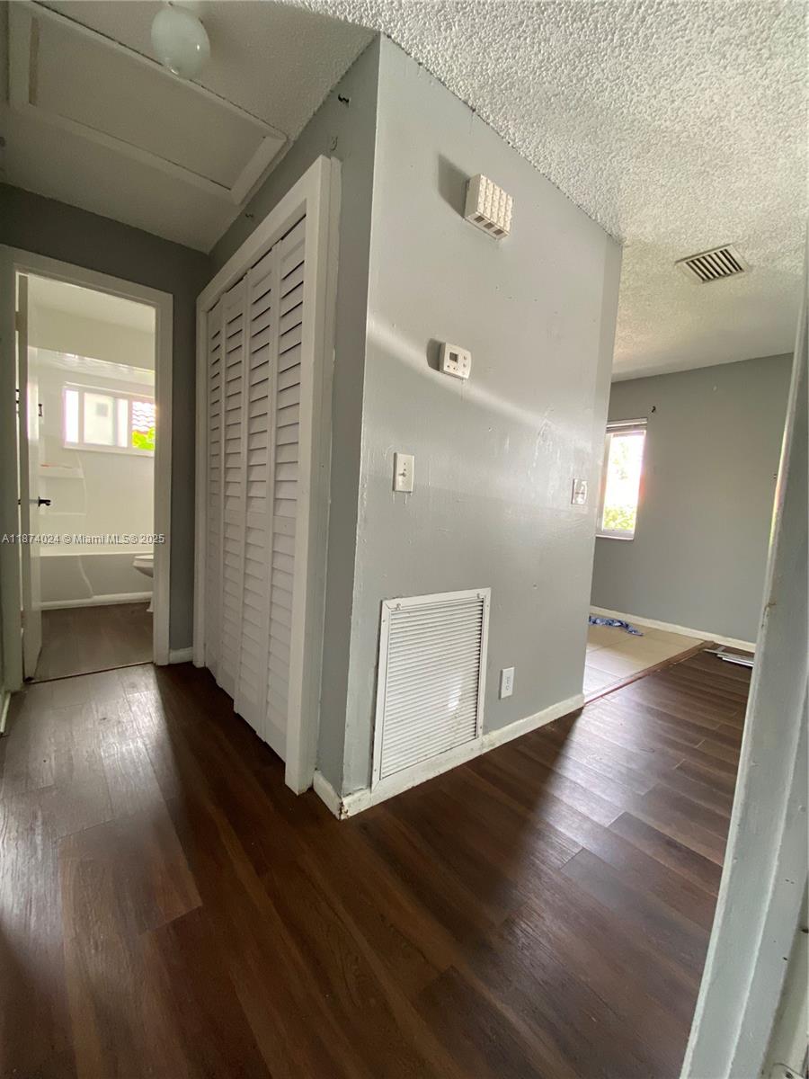 See details / 1674 sq. ft. $ 2025-09-07 0 Photo