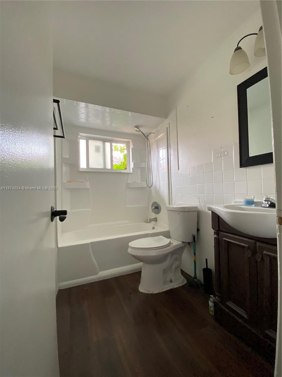 See details / 1674 sq. ft. $ 2025-09-07 0 Photo