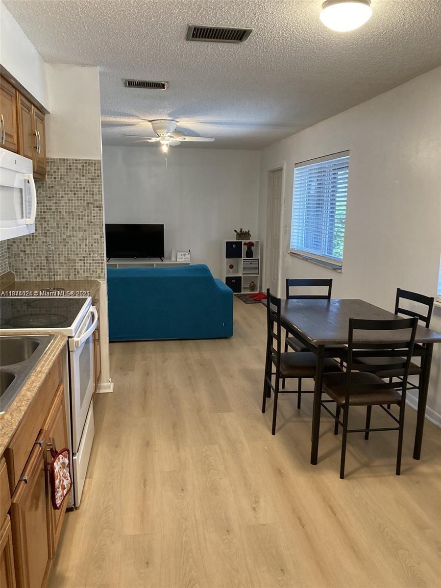See details / 1674 sq. ft. $ 2025-09-07 0 Photo