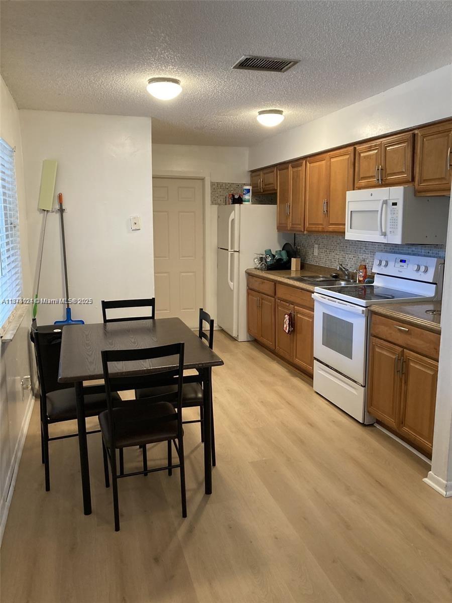 See details / 1674 sq. ft. $ 2025-09-07 0 Photo