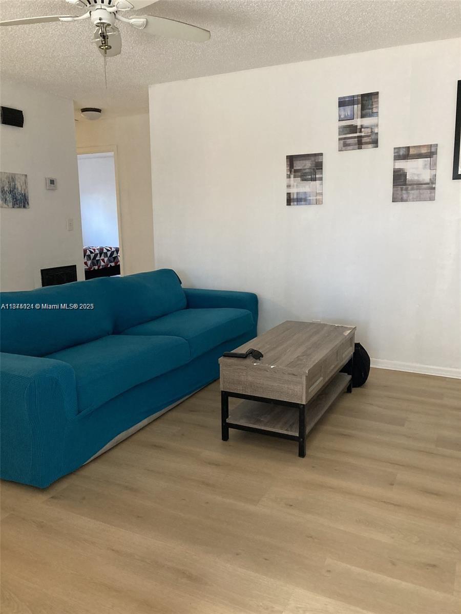 See details / 1674 sq. ft. $ 2025-09-07 0 Photo