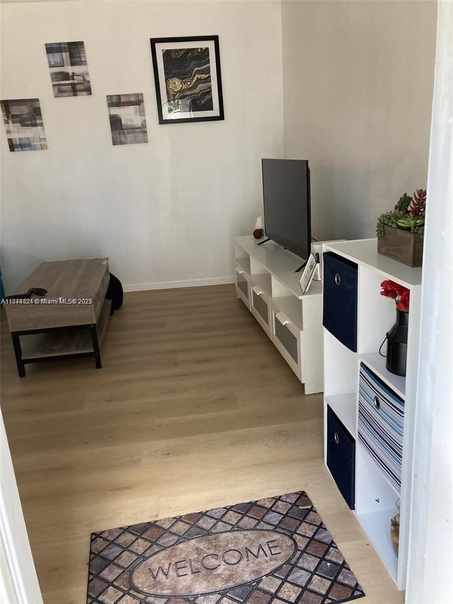 See details / 1674 sq. ft. $ 2025-09-07 0 Photo