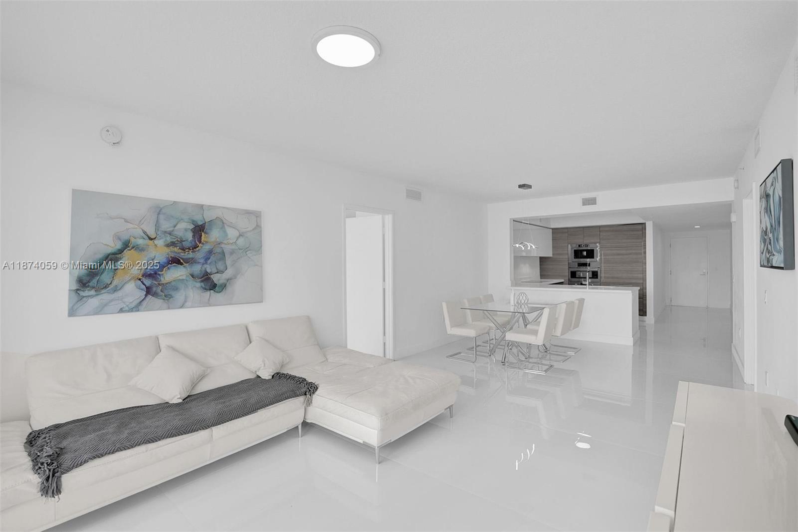 5-805 2 / 3 1541 sq. ft. $ 2025-09-07 0 Photo