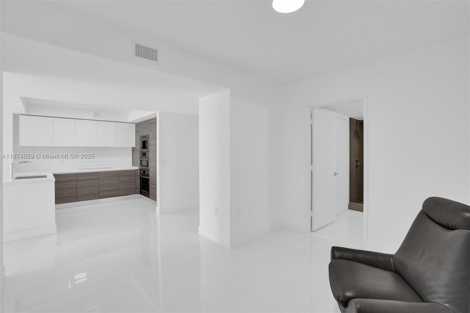 5-805 2 / 3 1541 sq. ft. $ 2025-09-07 0 Photo