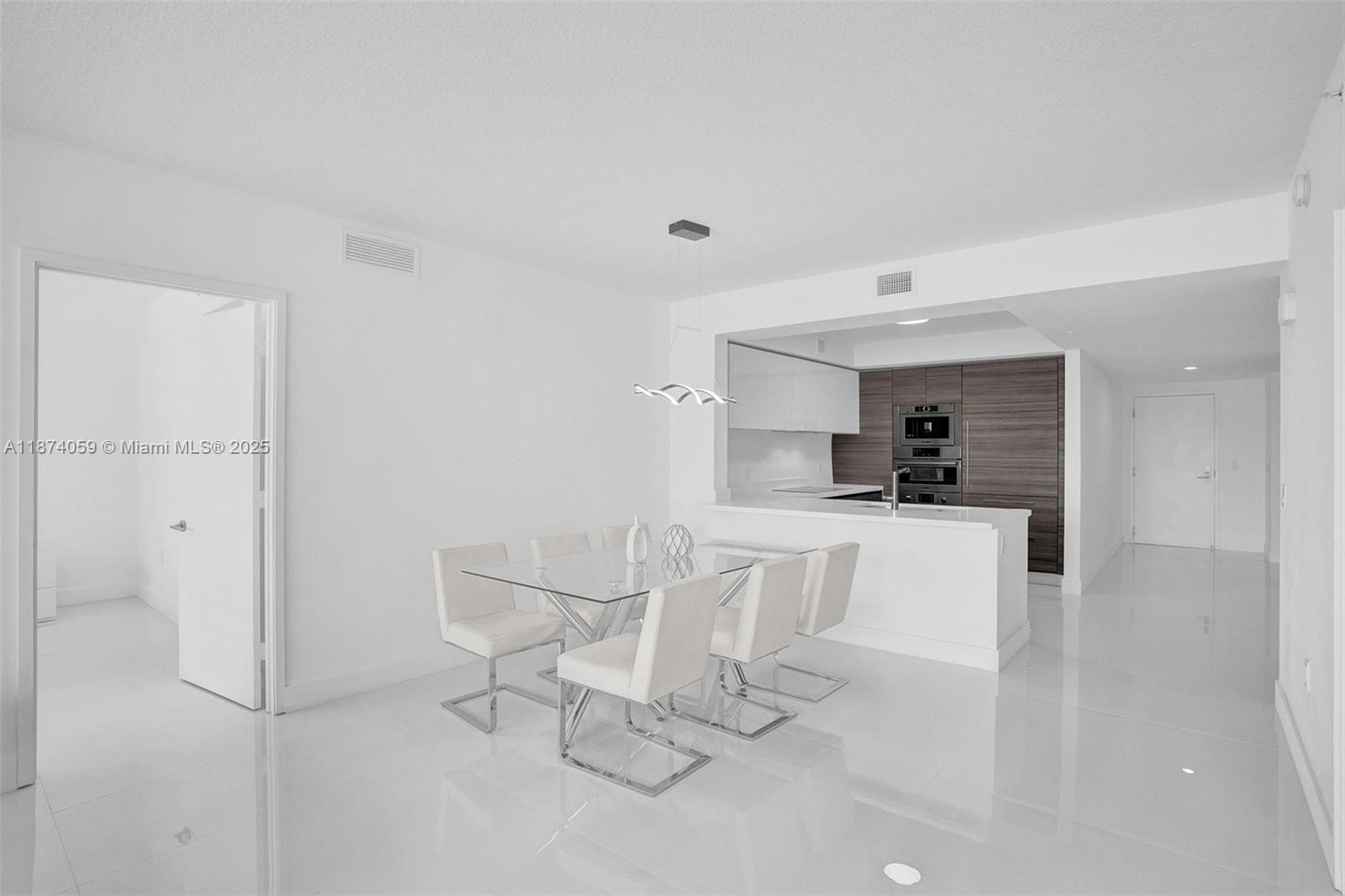 5-805 2 / 3 1541 sq. ft. $ 2025-09-07 0 Photo
