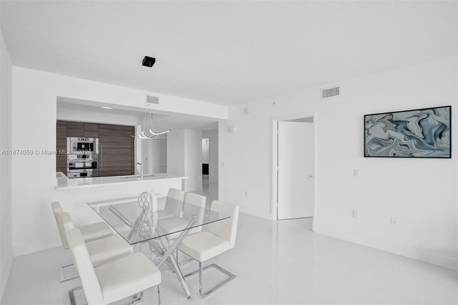 5-805 2 / 3 1541 sq. ft. $ 2025-09-07 0 Photo