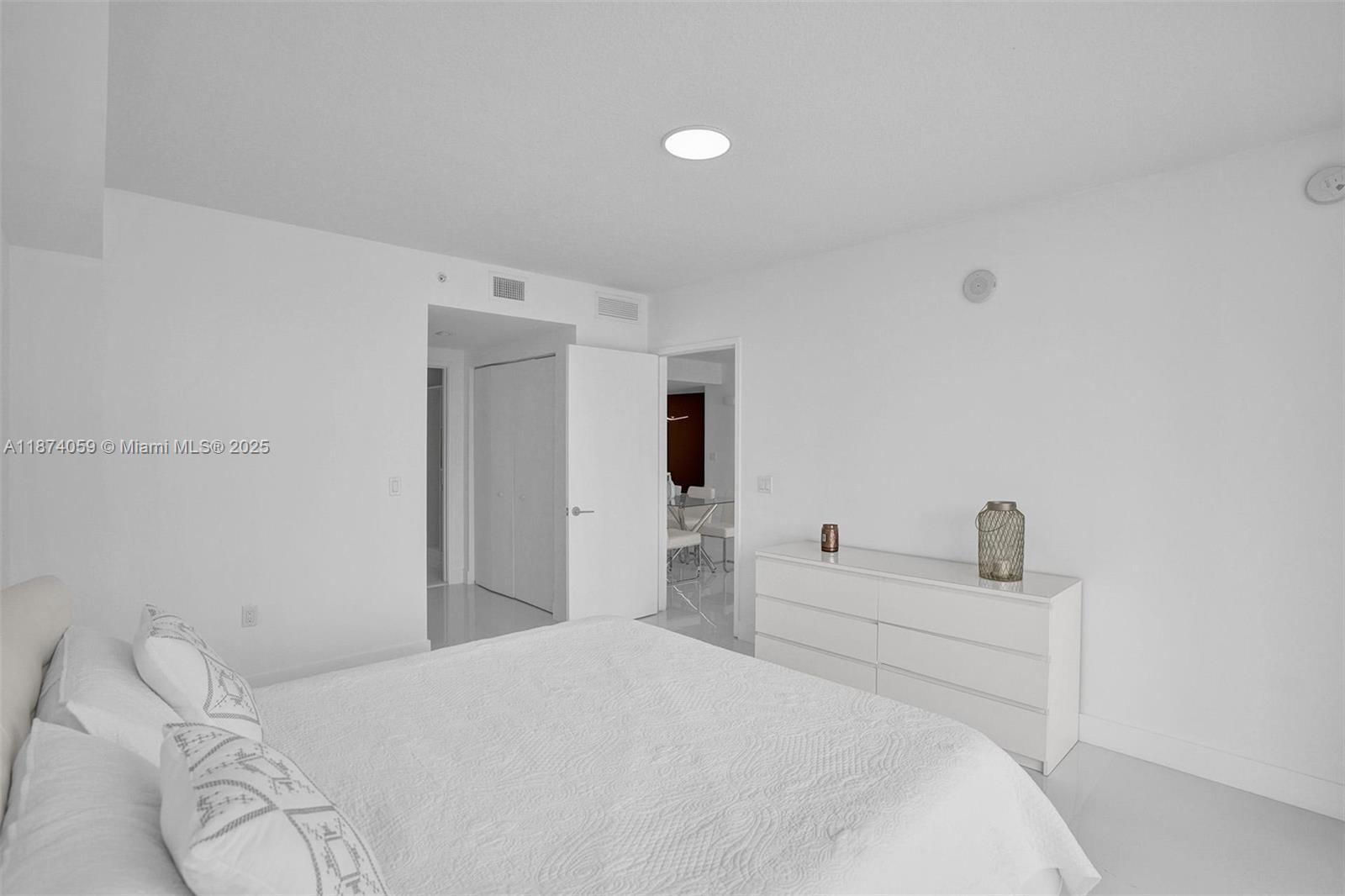 5-805 2 / 3 1541 sq. ft. $ 2025-09-07 0 Photo