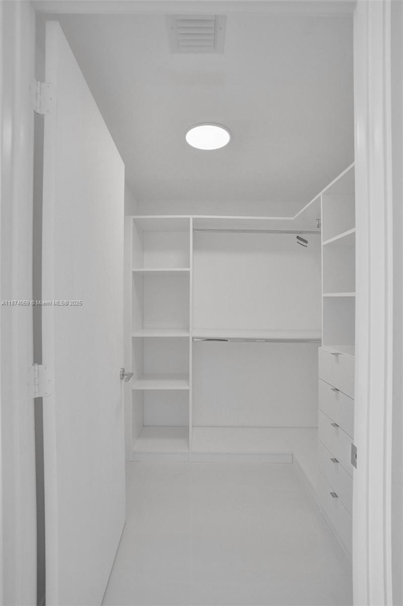 5-805 2 / 3 1541 sq. ft. $ 2025-09-07 0 Photo