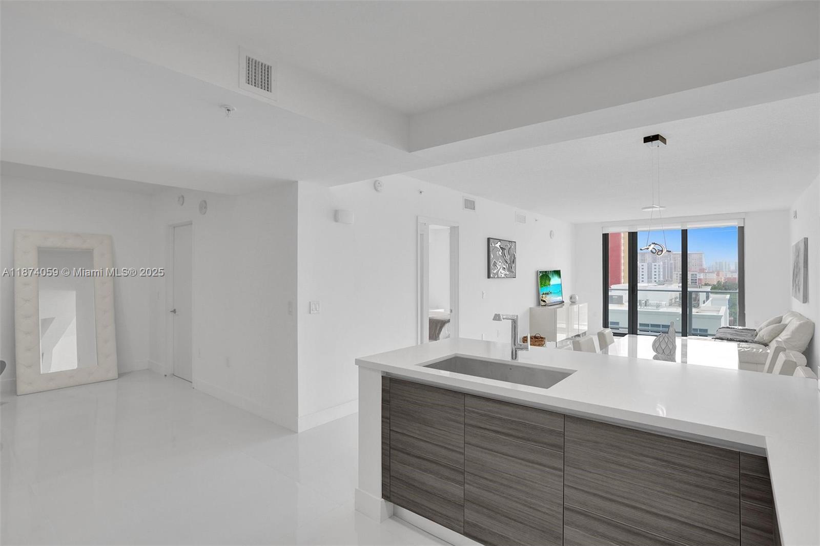 5-805 2 / 3 1541 sq. ft. $ 2025-09-07 0 Photo