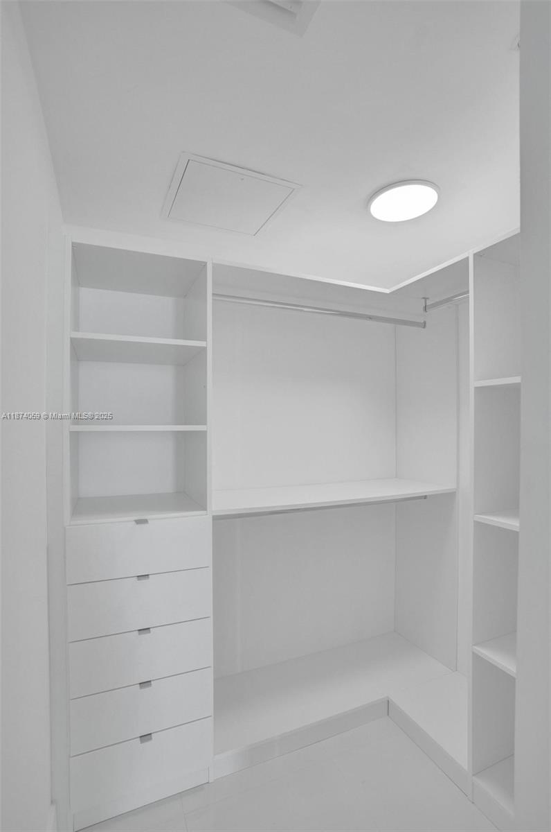 5-805 2 / 3 1541 sq. ft. $ 2025-09-07 0 Photo