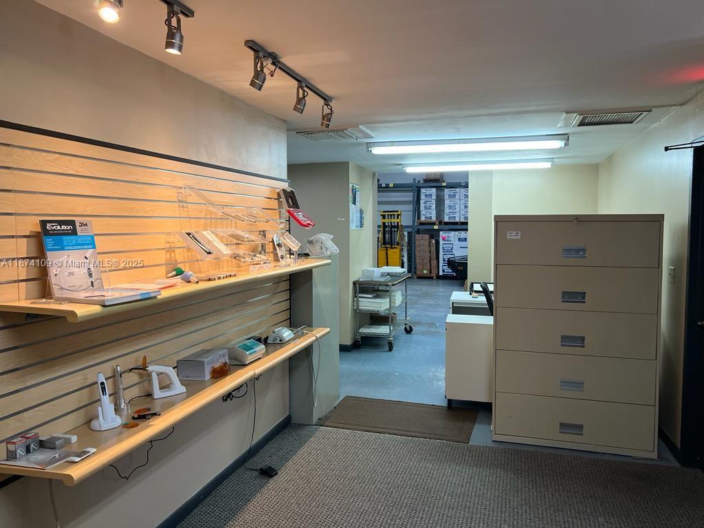 See details 35H / sq. ft. $ 2025-09-08 0 Photo