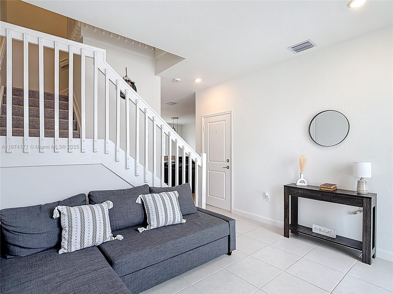 See details 716 3 / 3 1642 sq. ft. $ 2026-02-12 0 Photo