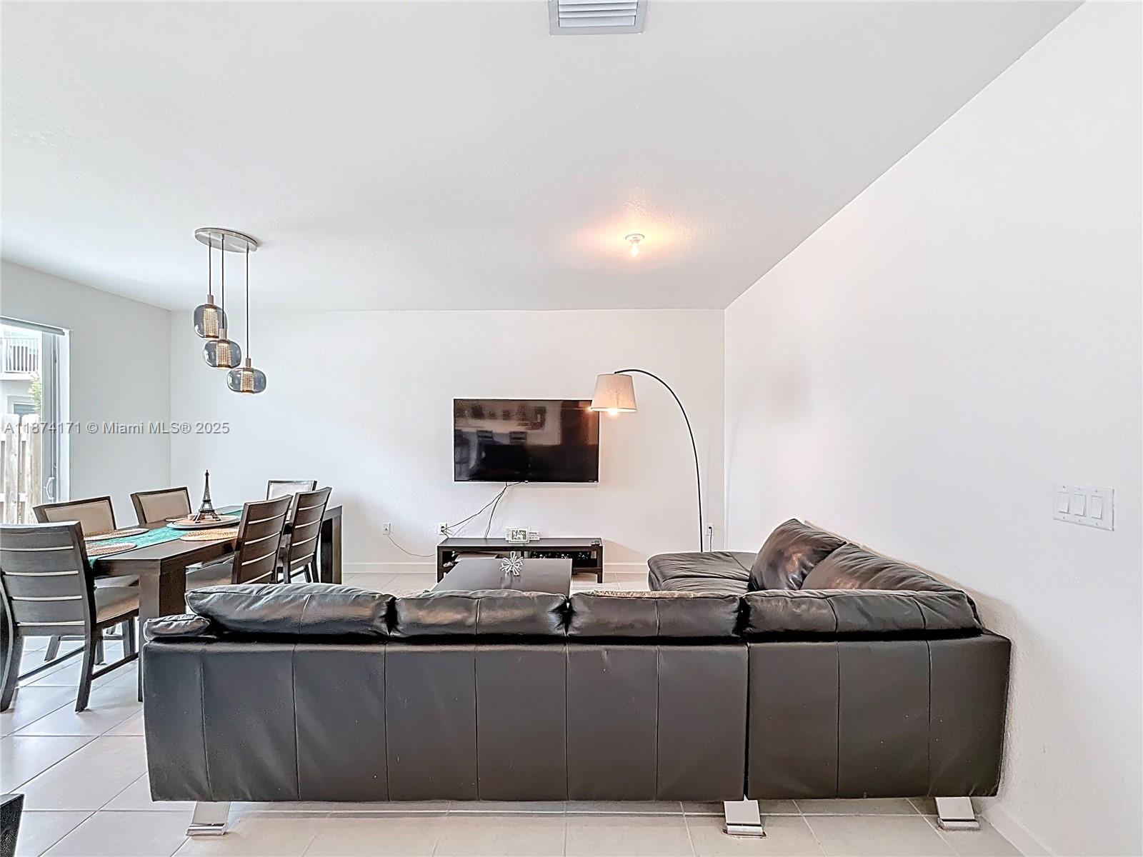 See details 716 3 / 3 1642 sq. ft. $ 2026-02-12 0 Photo