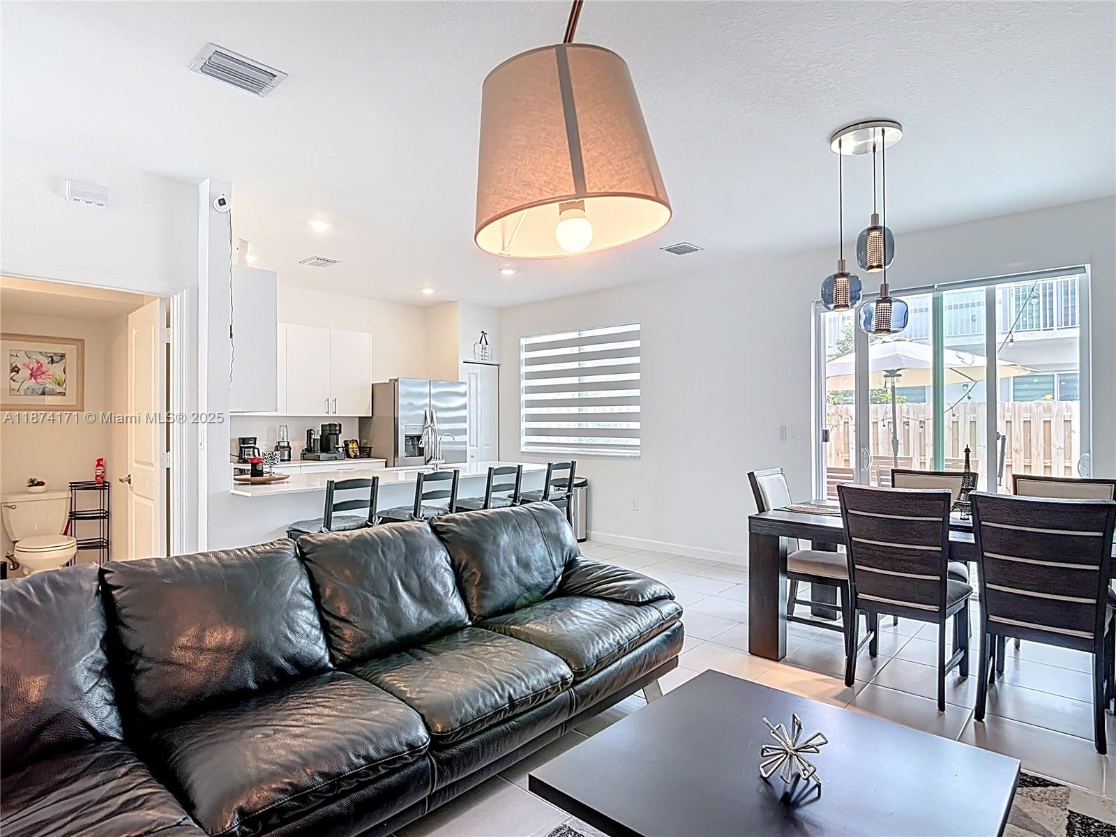 See details 716 3 / 3 1642 sq. ft. $ 2026-02-12 0 Photo