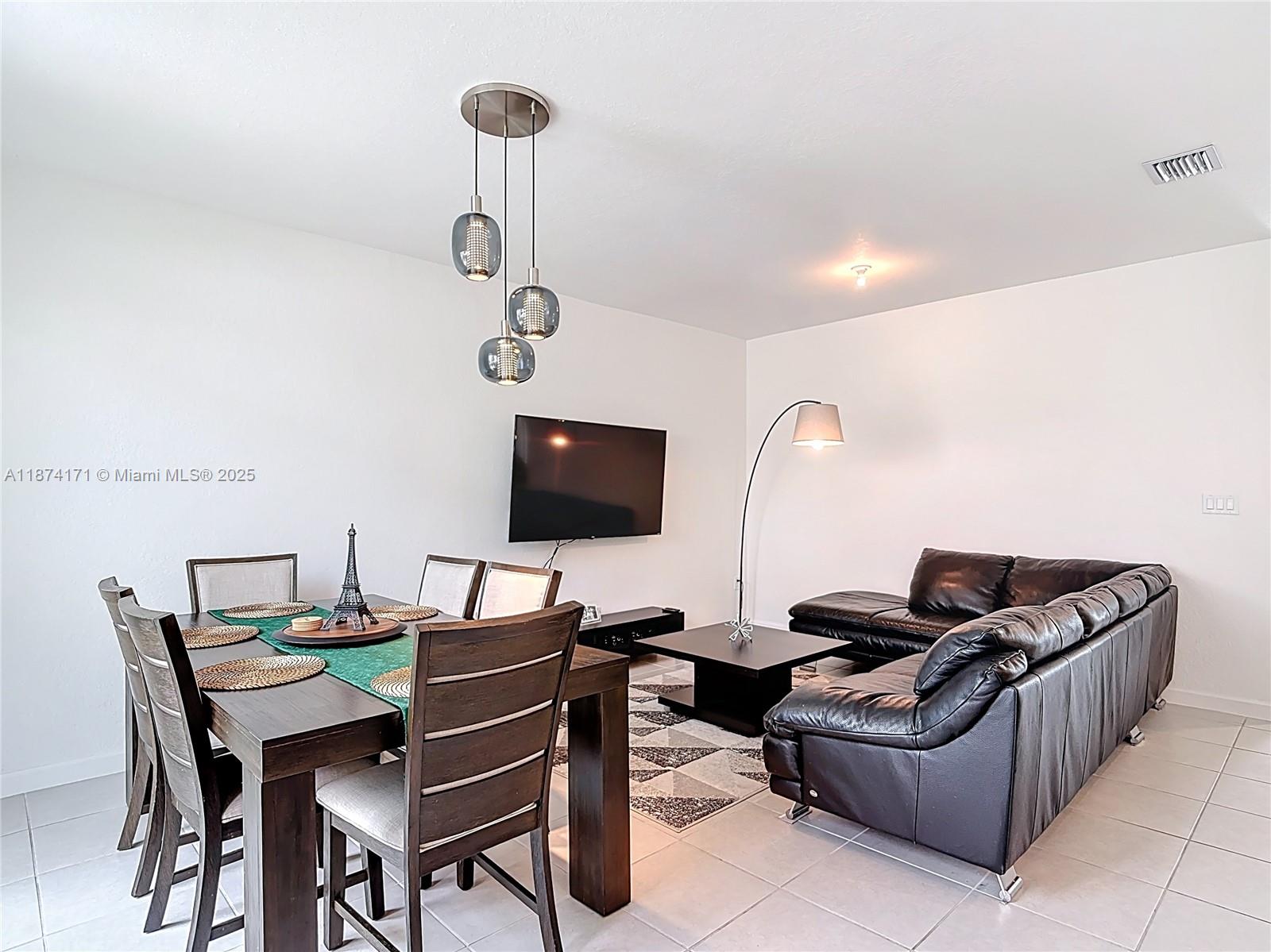 See details 716 3 / 3 1642 sq. ft. $ 2026-02-12 0 Photo