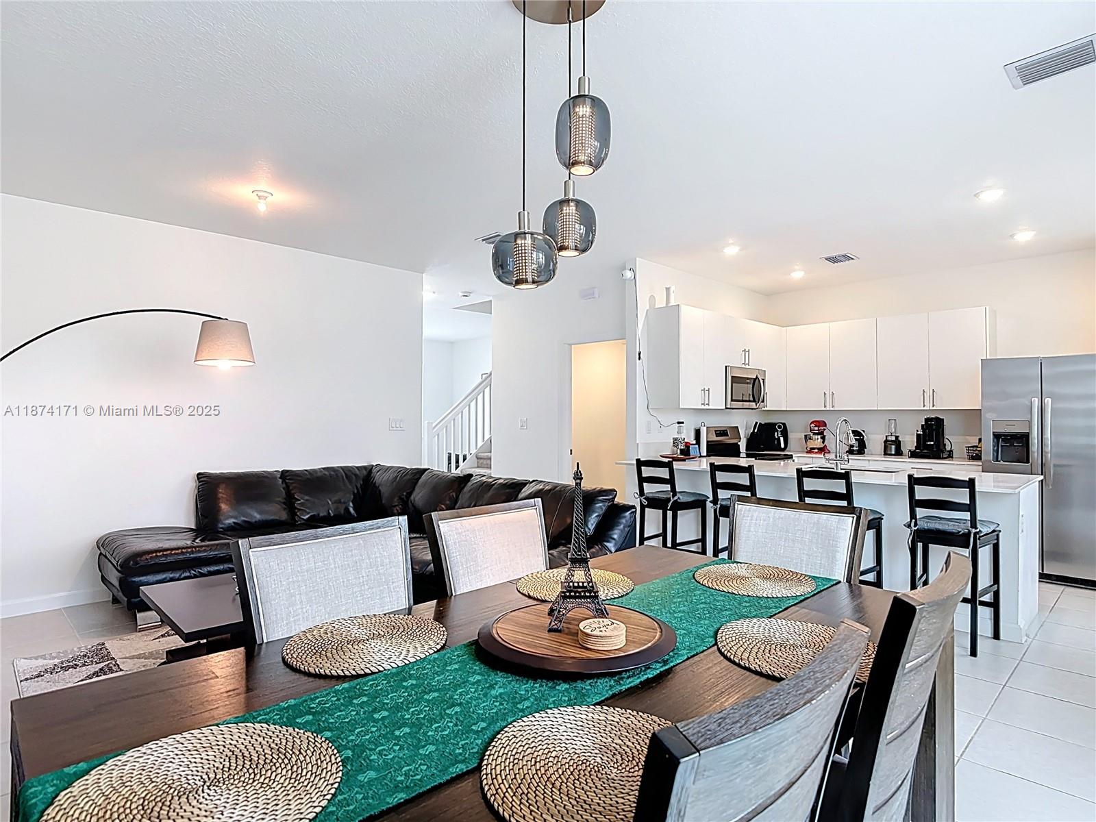 See details 716 3 / 3 1642 sq. ft. $ 2026-02-12 0 Photo