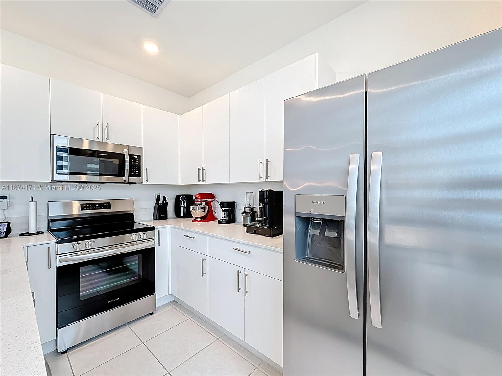 See details 716 3 / 3 1642 sq. ft. $ 2026-02-12 0 Photo