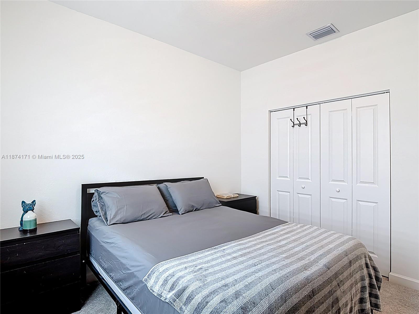 See details 716 3 / 3 1642 sq. ft. $ 2026-02-12 0 Photo