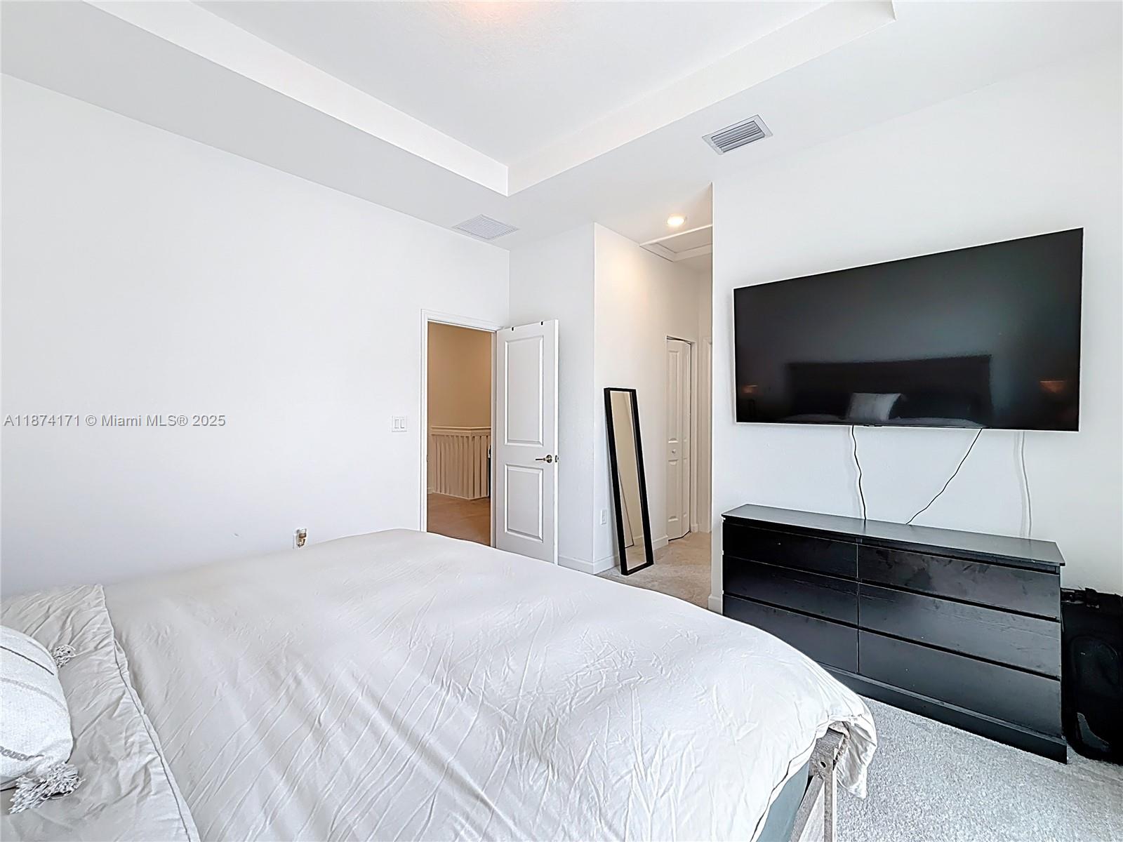 See details 716 3 / 3 1642 sq. ft. $ 2026-02-12 0 Photo