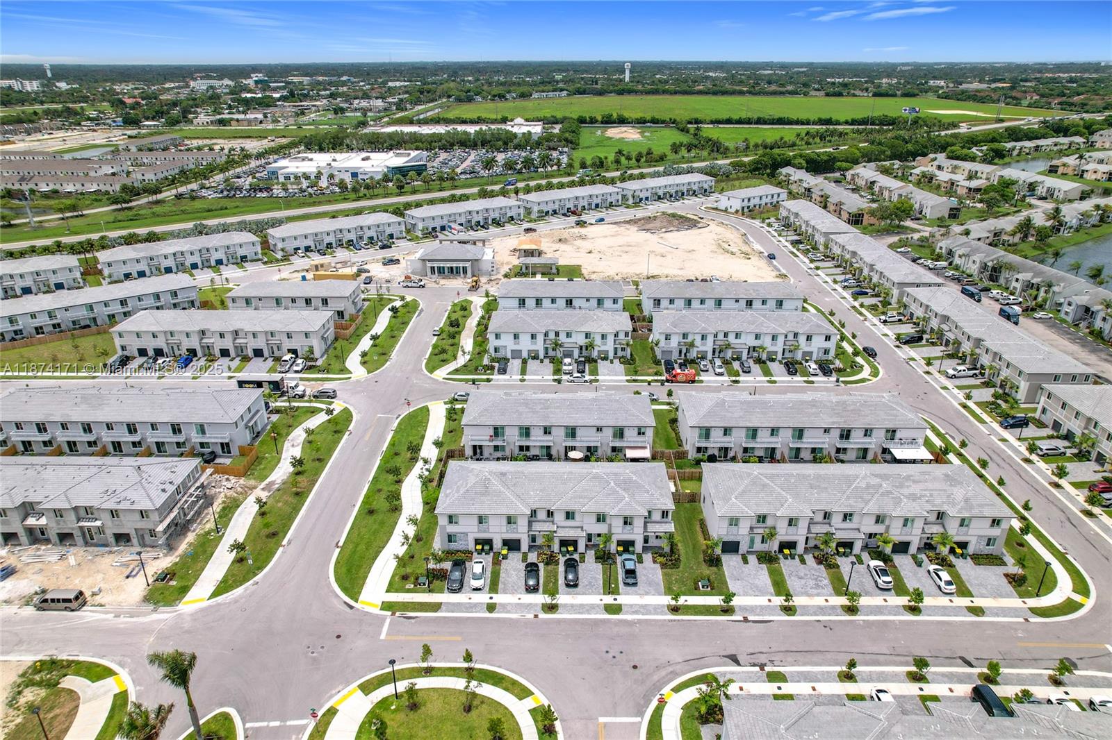 See details 716 3 / 3 1642 sq. ft. $ 2026-02-12 0 Photo