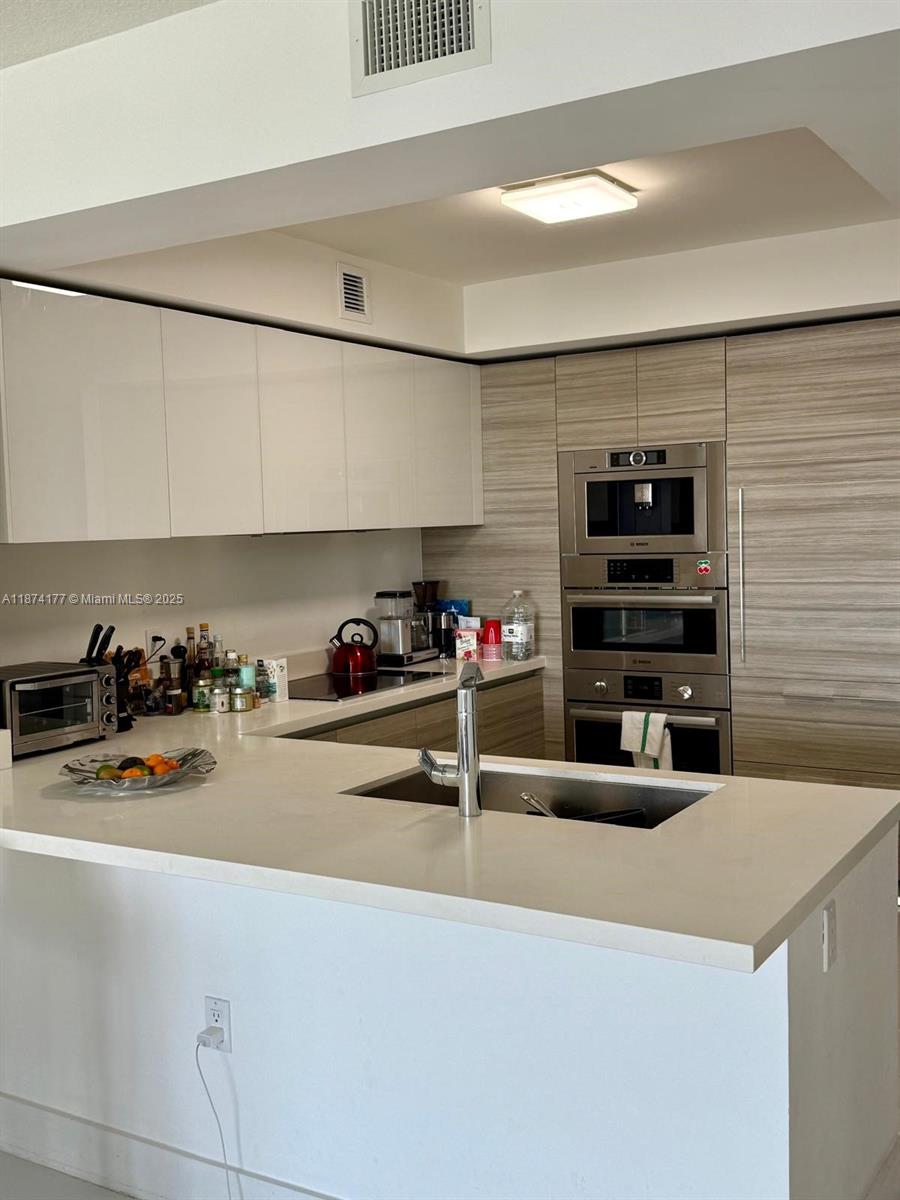 4-803 2 / 3 1524 sq. ft. $ 2025-09-08 0 foto