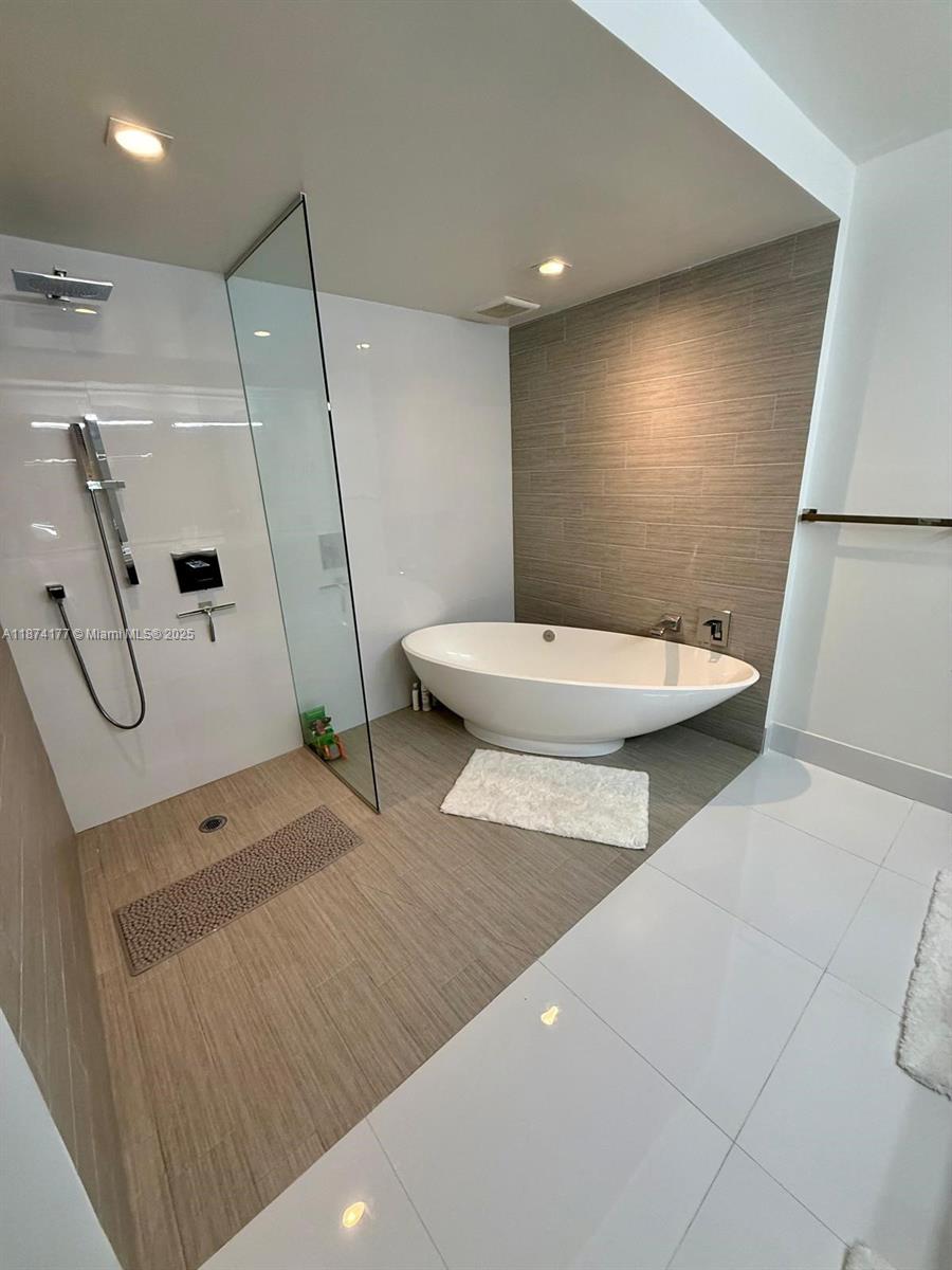 4-803 2 / 3 1524 sq. ft. $ 2025-09-08 0 foto