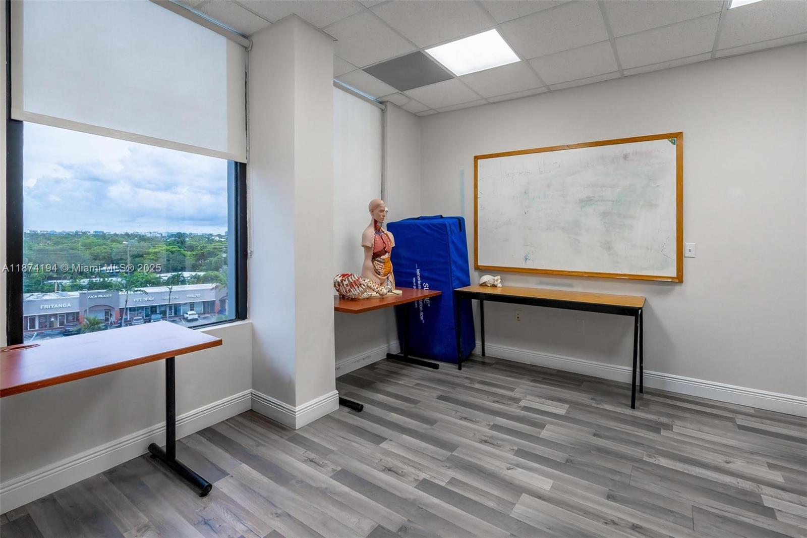500  /   sq. ft. $ 2025-09-08 0 Photo
