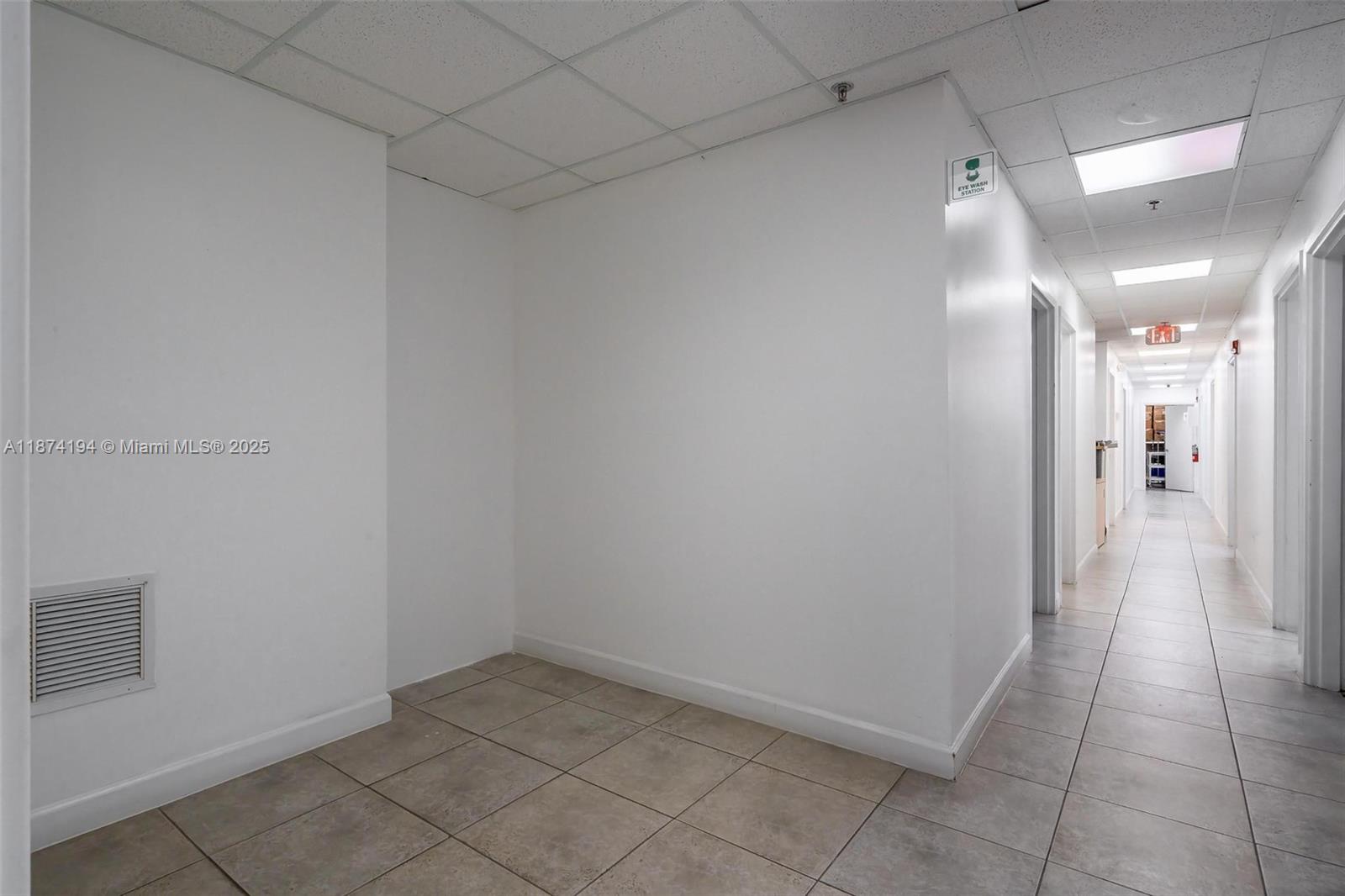 500  /   sq. ft. $ 2025-09-08 0 Photo